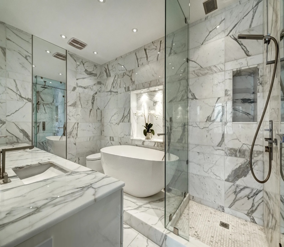 Custom Frameless Shower Door Installation in Fort Myers